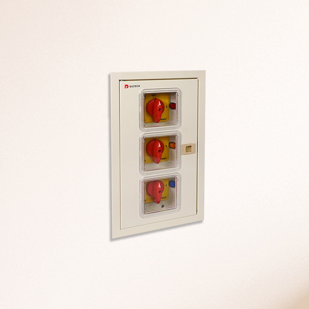 A TPN Double Door Phase Selector Box